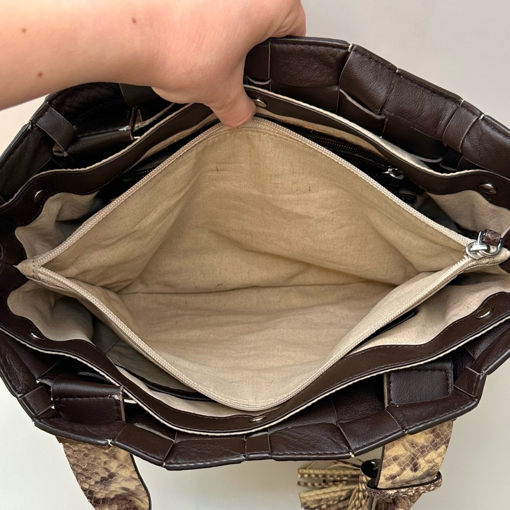 🐻 Michael Kors Snakeskin Patchwork Vivian Medium Tote — Natural/Dark Dune - Picture 13 of 17